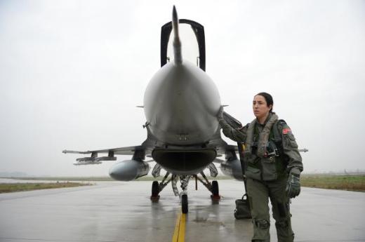 Gökyüzünün Cesur Yürekli Kadın Pilotu: Züleyha Dombay 1