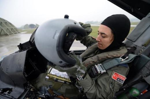 Gökyüzünün Cesur Yürekli Kadın Pilotu: Züleyha Dombay 3