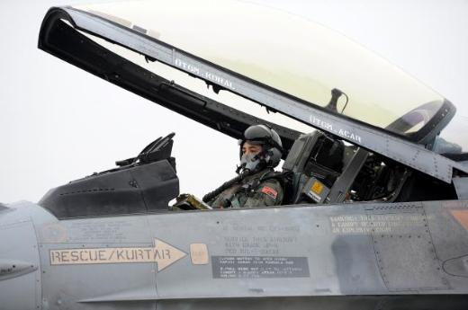 Gökyüzünün Cesur Yürekli Kadın Pilotu: Züleyha Dombay 4