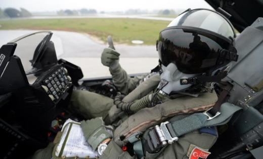 Gökyüzünün Cesur Yürekli Kadın Pilotu: Züleyha Dombay 8