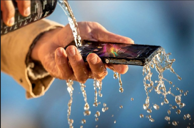 Sony'nin Su Geçirmeyen Telefonu 1