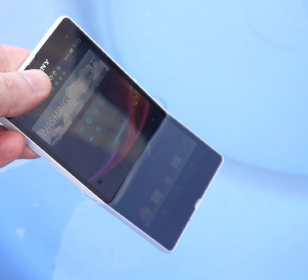Sony'nin Su Geçirmeyen Telefonu 12