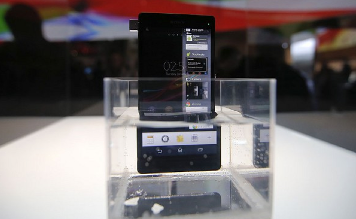 Sony'nin Su Geçirmeyen Telefonu 16