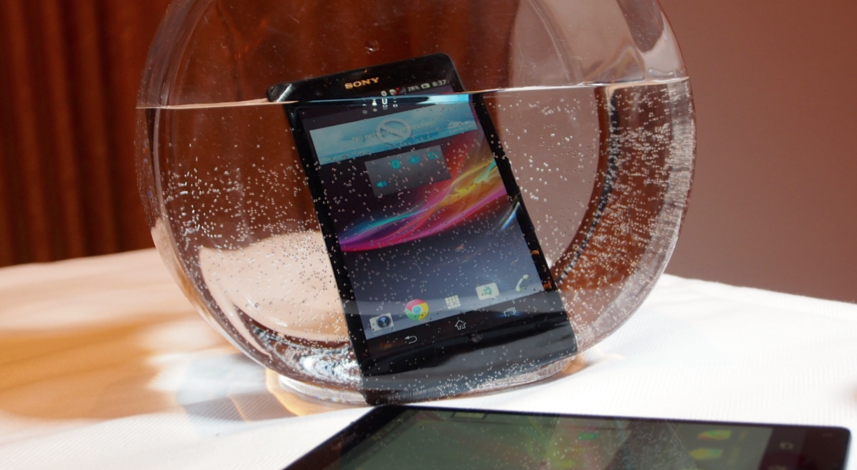 Sony'nin Su Geçirmeyen Telefonu 17