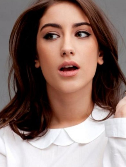 Hazal Kaya'nın Bu Hali Görenleri Şok Etti 13