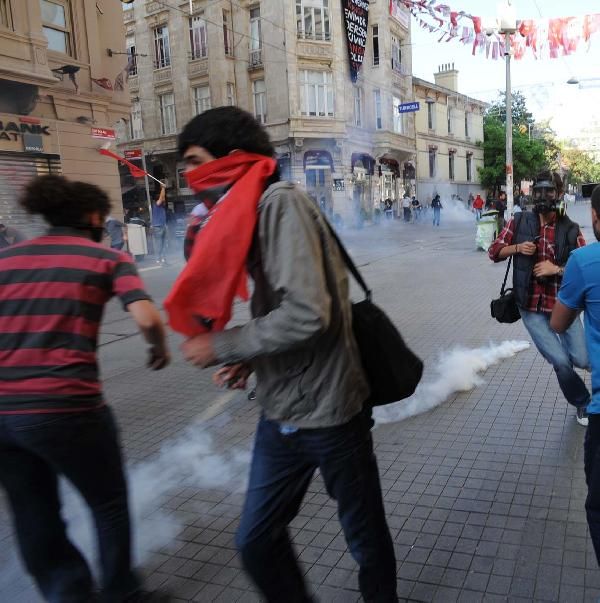 Deniz Gezmiş ve Hüseyin İnan İçin Toplanan Gruba Müdahale 15