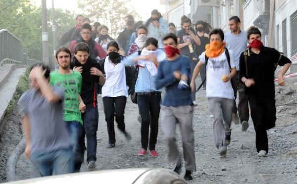 Deniz Gezmiş ve Hüseyin İnan İçin Toplanan Gruba Müdahale 17