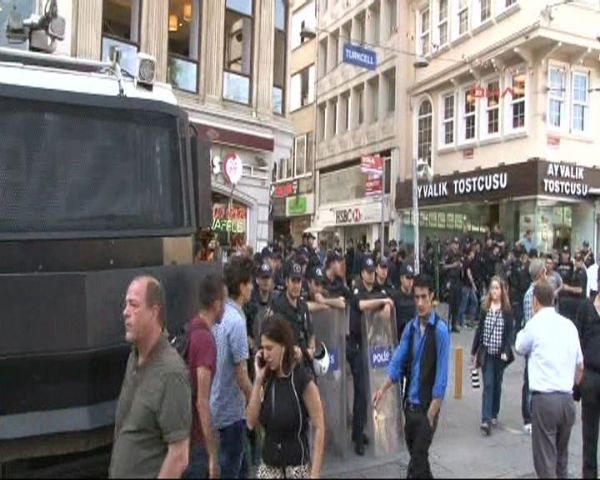 Deniz Gezmiş ve Hüseyin İnan İçin Toplanan Gruba Müdahale 2