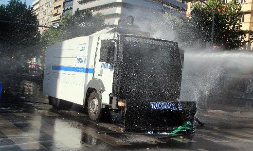 Ankara'da Taksim Gezi Parkı Protestocusu TOMA Altında Kaldı 1