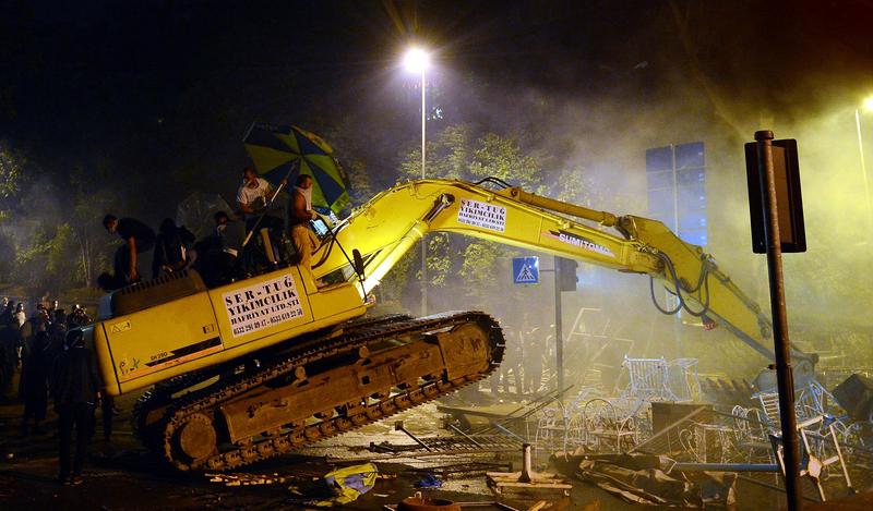Çarşı Grubu İş Makinasını Böyle Ele Geçirdi! 11