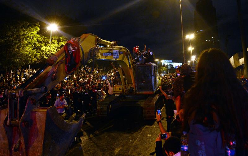 Çarşı Grubu İş Makinasını Böyle Ele Geçirdi! 5