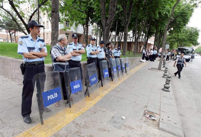 Dünya Basını Taksim Gezi Parkı Olaylarını Böyle Gösterdi 12