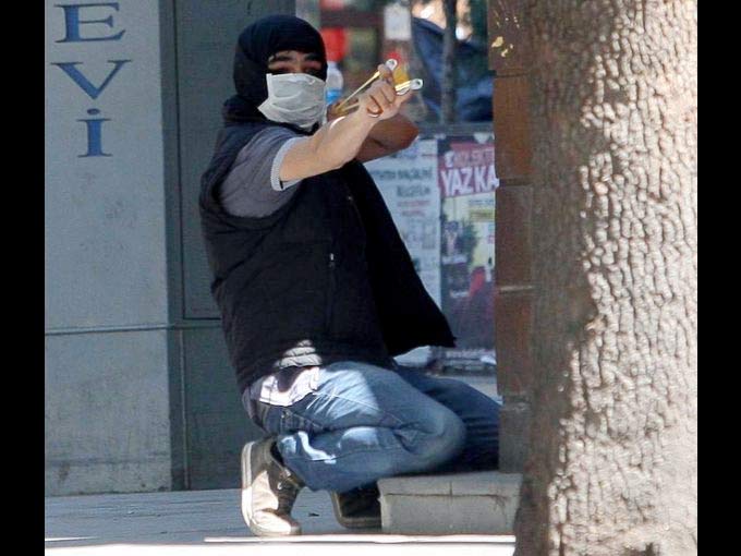 Dünya Basını Taksim Gezi Parkı Olaylarını Böyle Gösterdi 26