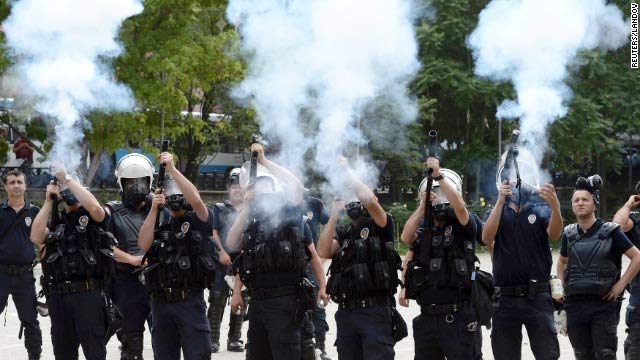 Dünya Basını Taksim Gezi Parkı Olaylarını Böyle Gösterdi 29