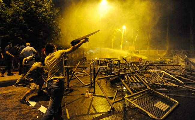 Dünya Basını Taksim Gezi Parkı Olaylarını Böyle Gösterdi 3