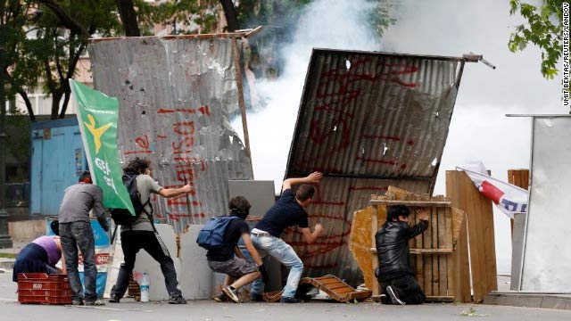 Dünya Basını Taksim Gezi Parkı Olaylarını Böyle Gösterdi 33