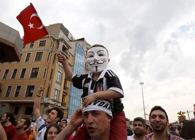 Dünya Basını Taksim Gezi Parkı Olaylarını Böyle Gösterdi 4