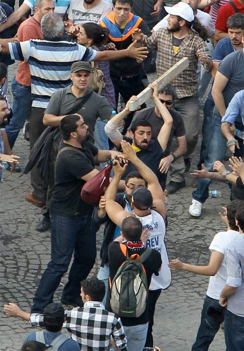 Dünya Basını Taksim Gezi Parkı Olaylarını Böyle Gösterdi 5
