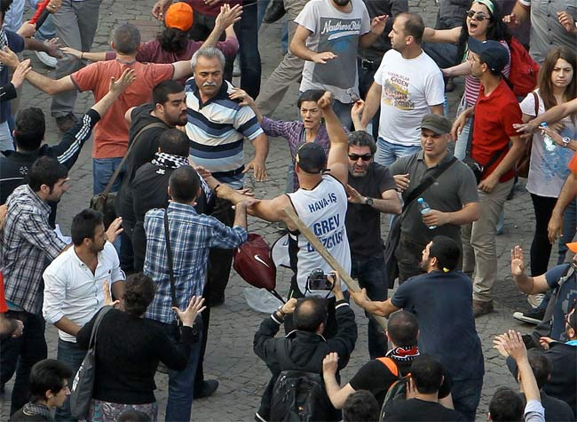 Dünya Basını Taksim Gezi Parkı Olaylarını Böyle Gösterdi 6