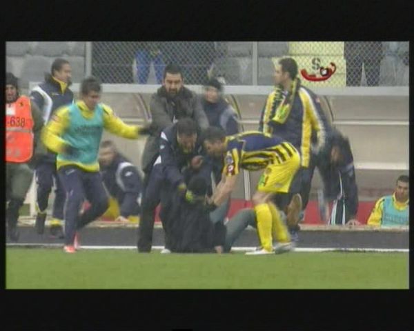 Kare kare Ümit Özat'a saldırı !.. 7