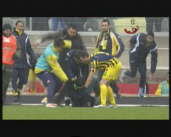 Kare kare Ümit Özat'a saldırı !.. 8
