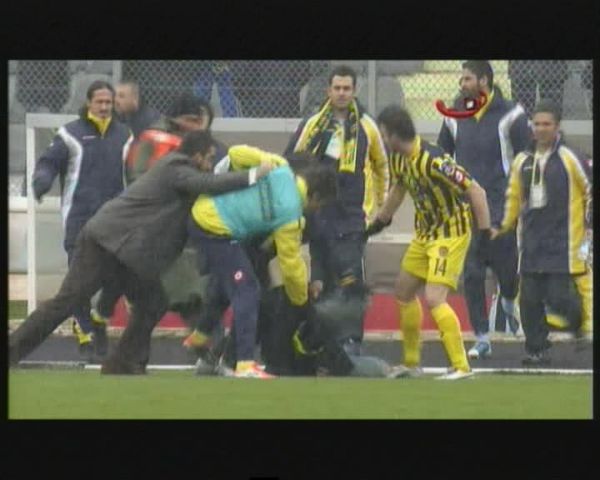 Kare kare Ümit Özat'a saldırı !.. 9