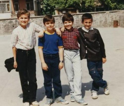 Ünlüler ilkokuldayken... 34