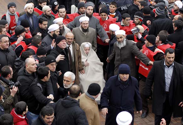 Erbakan'ın cenazesinden ilk kareler 132
