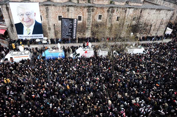 Erbakan'ın cenazesinden ilk kareler 135