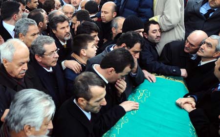 Erbakan'ın cenazesinden ilk kareler 180