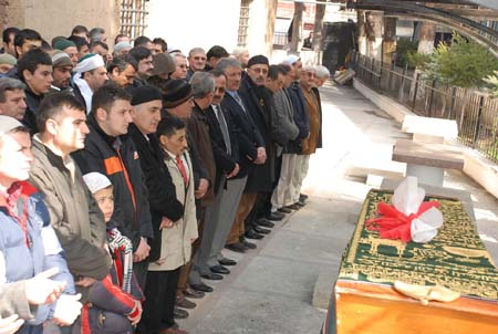 Erbakan'ın cenazesinden ilk kareler 215