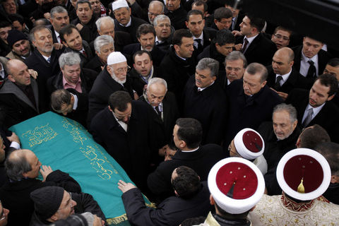 Erbakan'a veda! 233