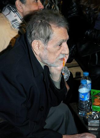 Tatlıses'in sevenleri hastane kapısında 5