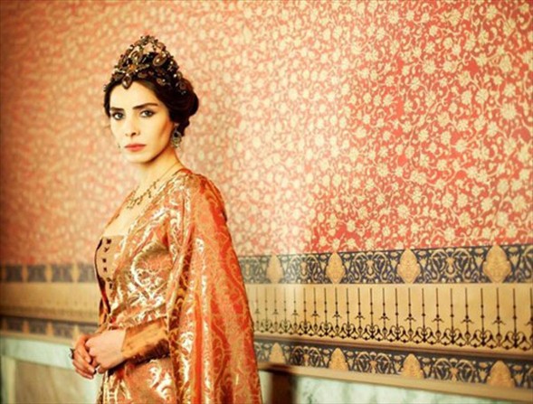 Modern Mahidevran 15