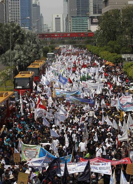 27 dilde 1 Mayıs! 30