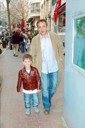 Ünlülerin çömezlik halleri 30