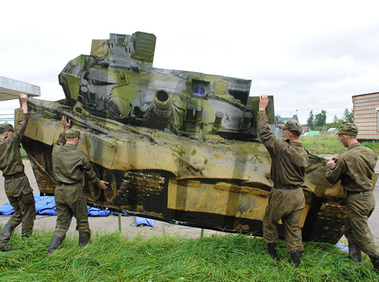 Rusya'nın yeni silahı 'şişme tank' 4