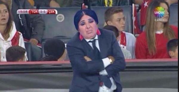 Nur Yerlitaş'ın capsleri gündeme oturdu 13