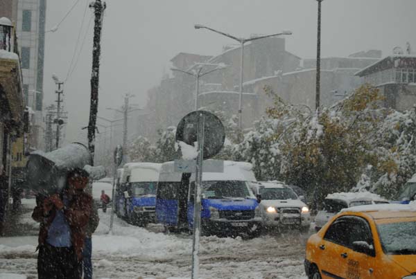 Kar yağışı etkisi altına aldı 10