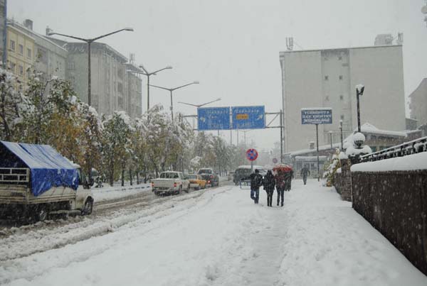 Kar yağışı etkisi altına aldı 11