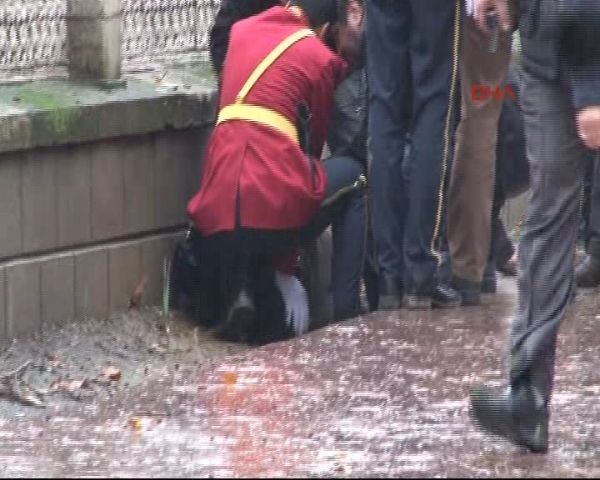 Dolmabahçe'de bomba alarmı! 10