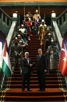 Saray'daki 16 asker neyi temsil ediyor? 4
