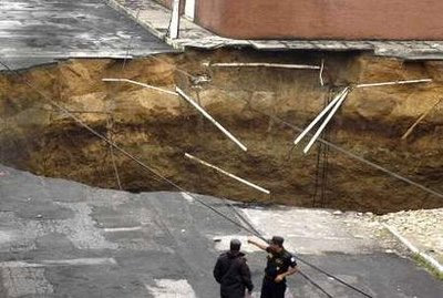 Bu çukurlar kıyamet alameti mi? 12