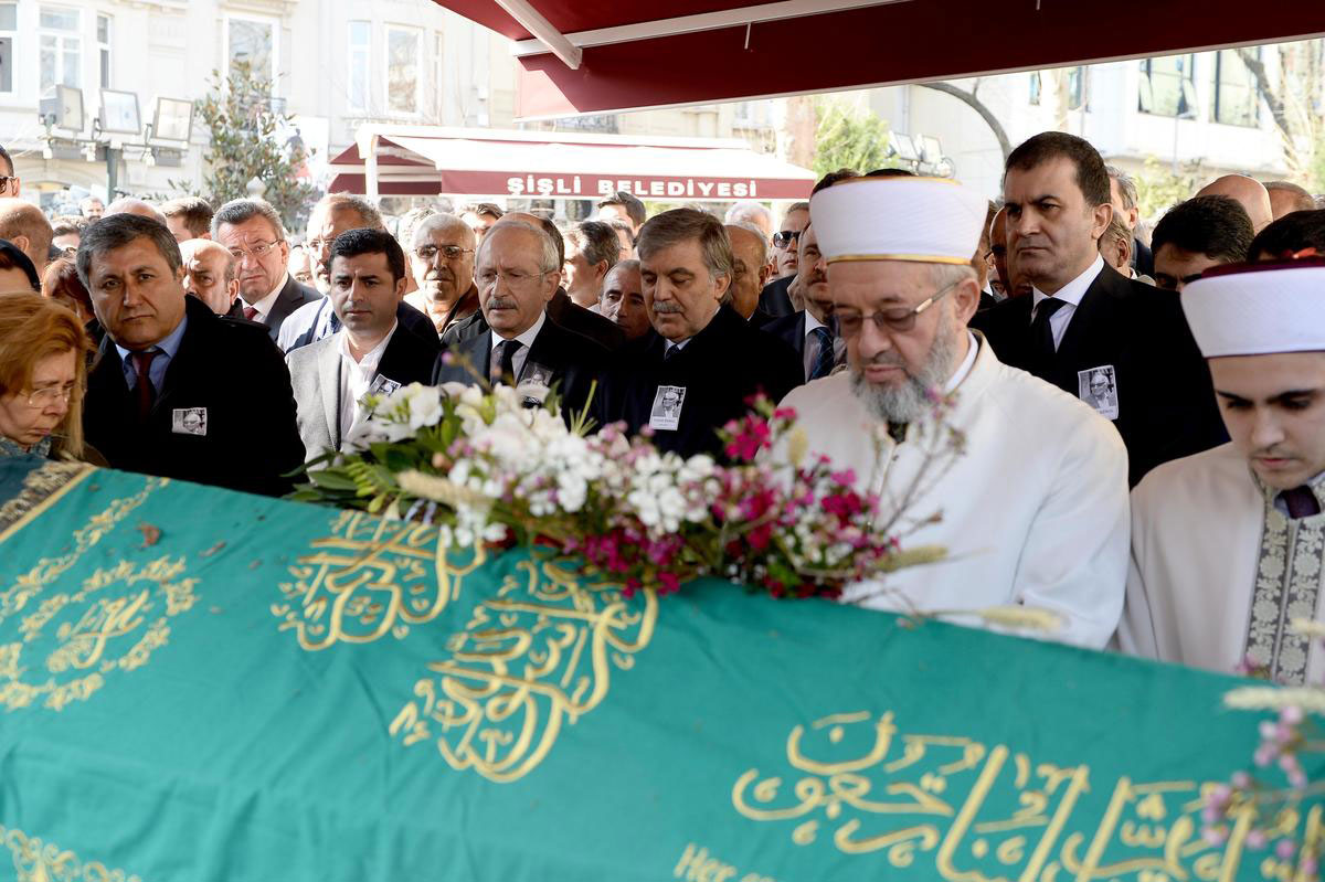 Usta yazar Yaşar Kemal son yolculuğuna uğurlandı 3
