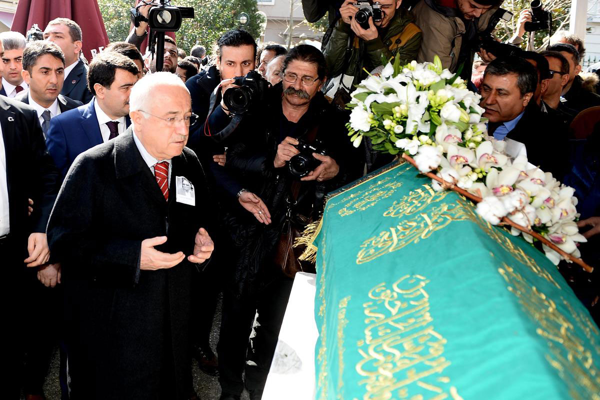 Usta yazar Yaşar Kemal son yolculuğuna uğurlandı 9