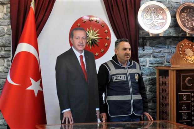 Cumhurbaşkanı Erdoğan'ın maketiyle poz verdiler 9