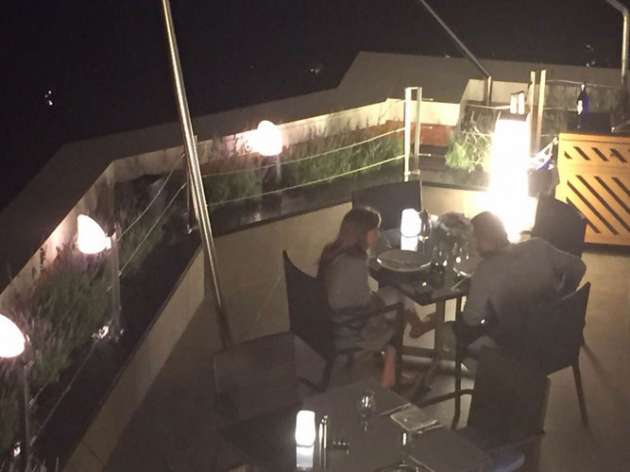 Kenan İmirzalıoğlu ve Sinem Kobal baş başa 10