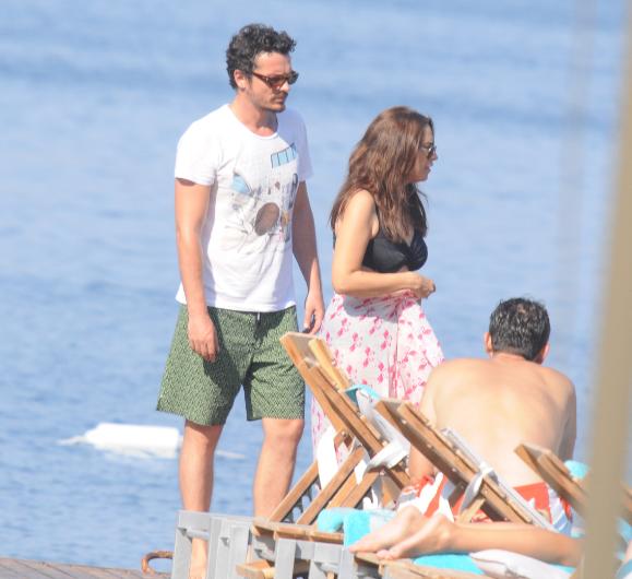 Hakan Eratik ve Yeşim Salkım tatile çıktı 3