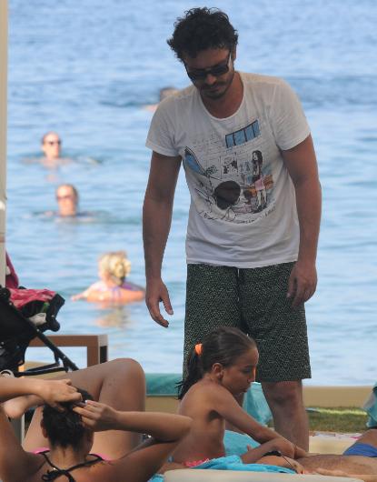 Hakan Eratik ve Yeşim Salkım tatile çıktı 5