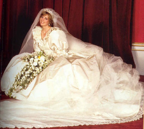 Diana'nın elbiseleri satılıyor 13